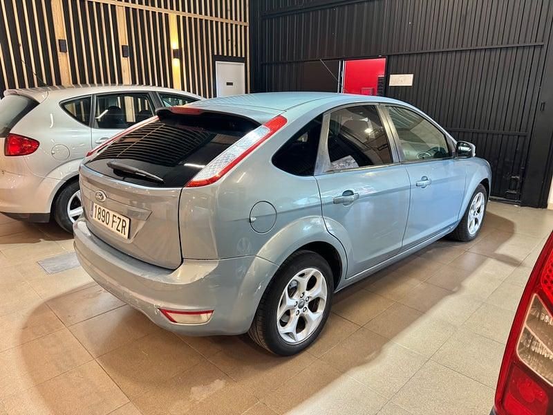 Usado Ford Focus Trend 100 CV (73 kW) 2008 Azul Berlina