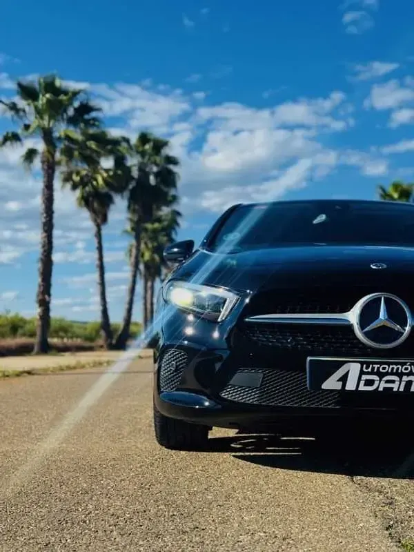 Usado Mercedes GLA180 136 CV (100 kW) 2021 Negro SUV