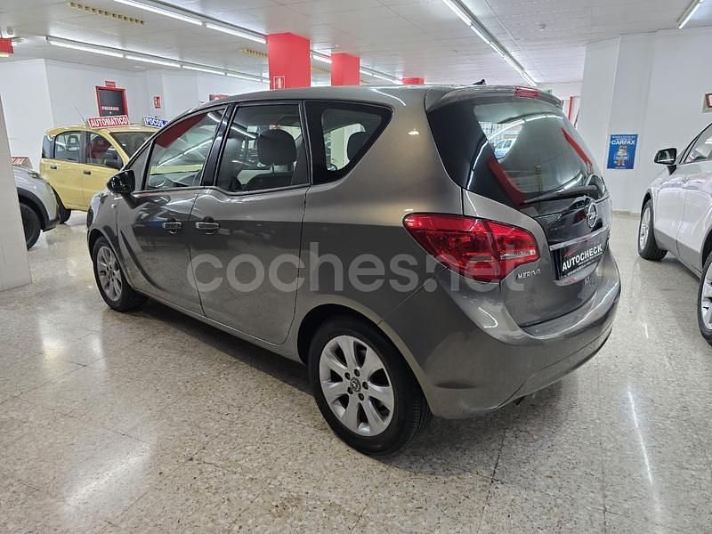 Usado Opel Meriva Enjoy 120 CV (88 kW) 2010 Gris / plata Monovolumen