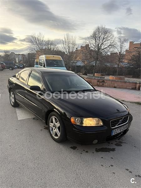 Usado Volvo S60 Momentum 163 CV (119 kW) 2005 Negro Berlina