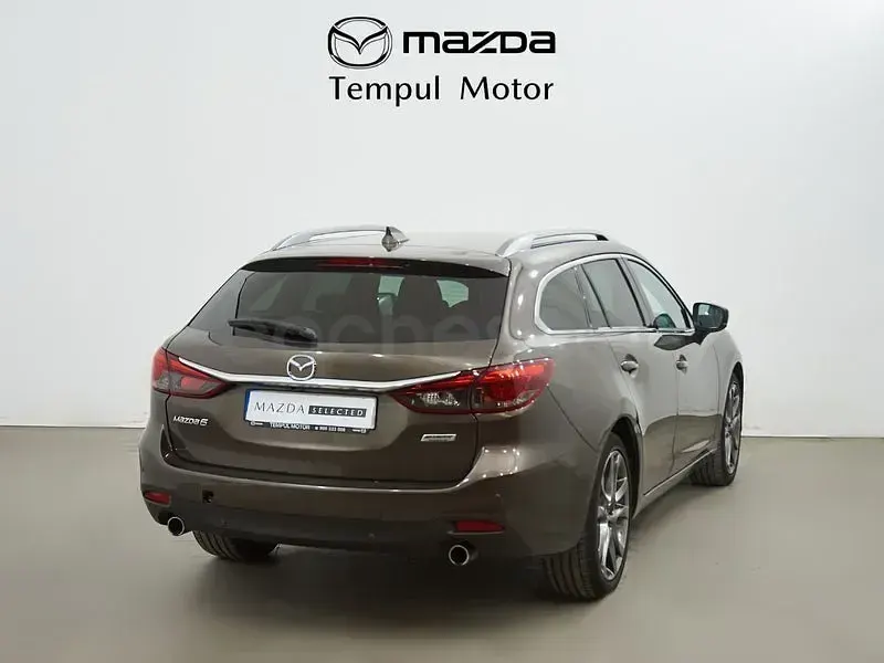 Usado Mazda 6 Luxury 150 CV (110 kW) 2017 Gris / plata Familiar