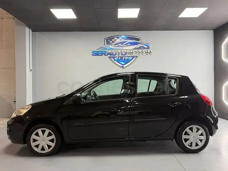 Usado Renault Clio IV 75 CV (55 kW) 2012 Negro Berlina