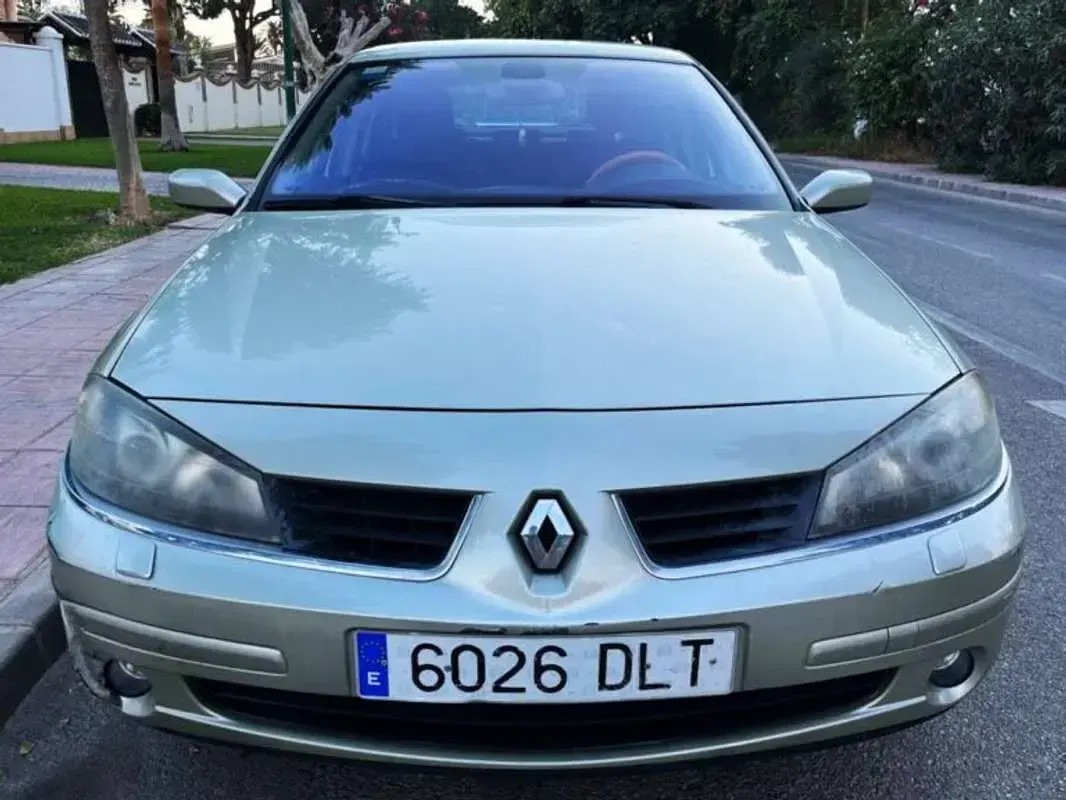 Usado Renault Laguna II Dynamique 135 CV (99 kW) 2005 Gris Berlina