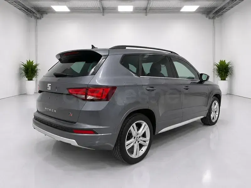 Usado Seat Ateca 4Drive 150 CV (110 kW) 2017 Gris / plata SUV