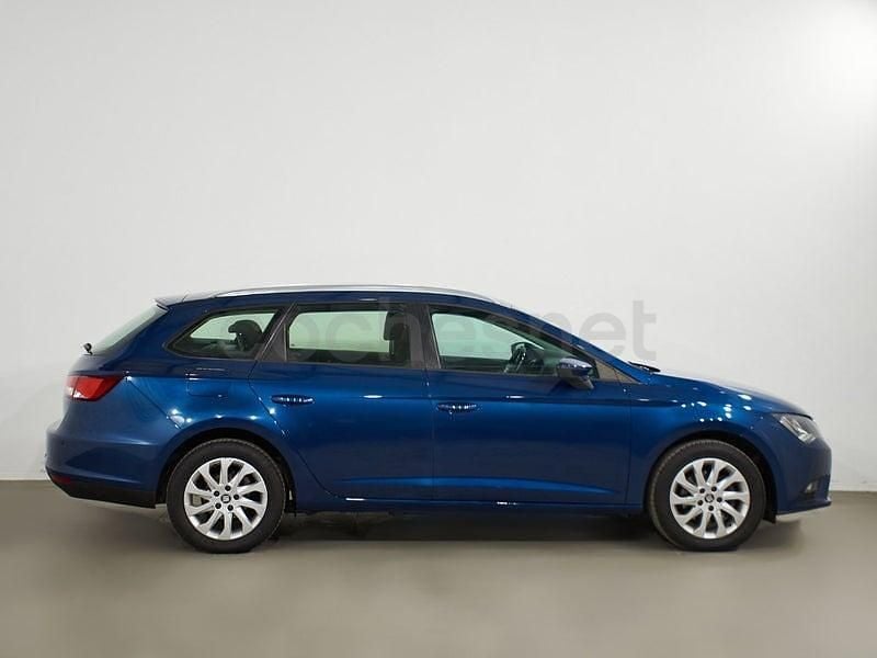 Usado Seat Leon Ecomotive 110 CV (80 kW) 2016 Azul Familiar