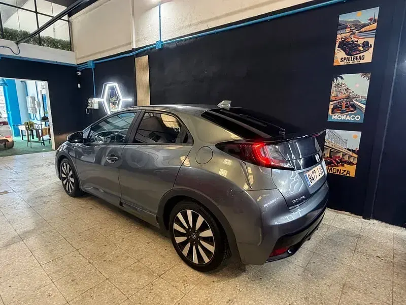 Usado Honda Civic Elegance 120 CV (88 kW) 2015 Gris / plata Berlina