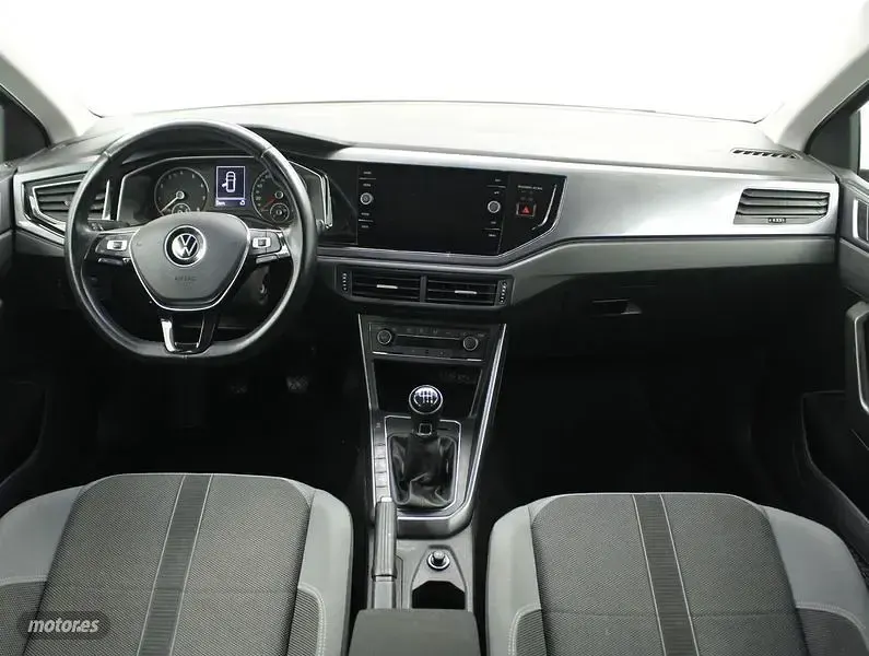 Usado VW Polo R-line 115 CV (84 kW) 2021 Gris Utilitario