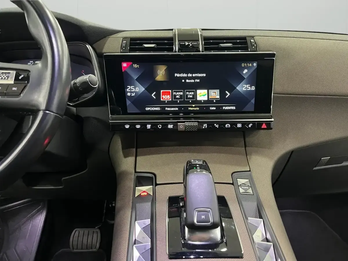Usado DS Automobiles DS3 Crossback So Chic 180 CV (132 kW) 2019 Gris SUV