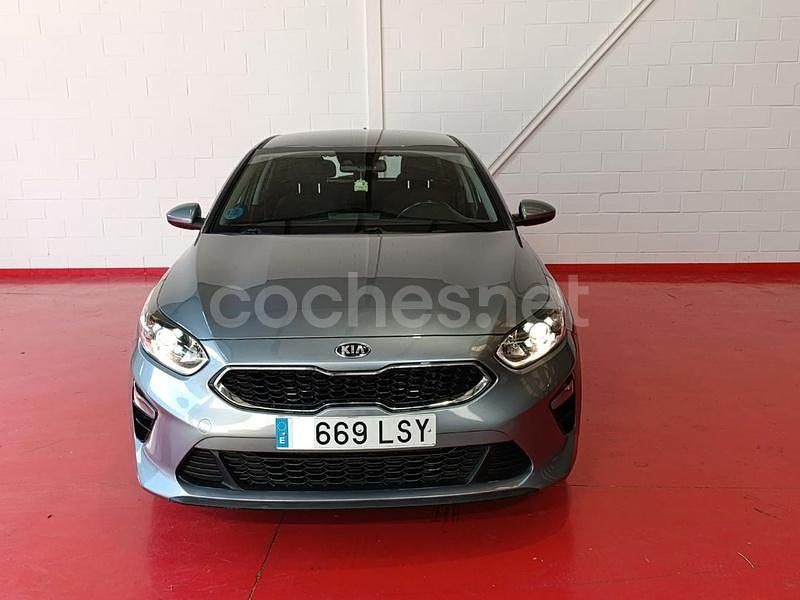Usado Kia Ceed 136 CV (100 kW) 2021 Azul Utilitario