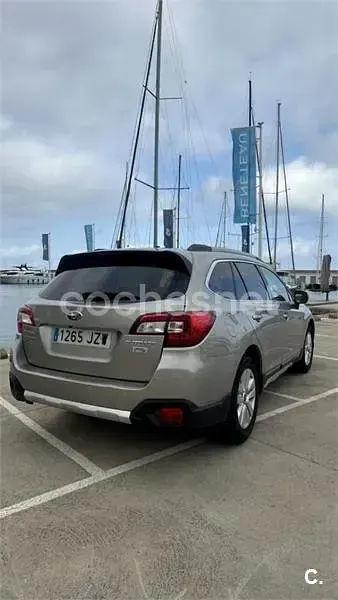 Usado Subaru Outback 150 CV (110 kW) 2017 Gris / plata Familiar