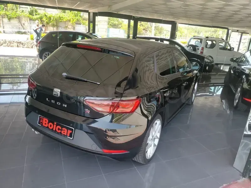 Usado Seat Leon FR 184 CV (135 kW) 2017 Negro Berlina
