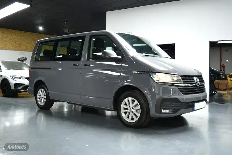 Usado VW Multivan 150 CV (110 kW) 2022 Gris Monovolumen