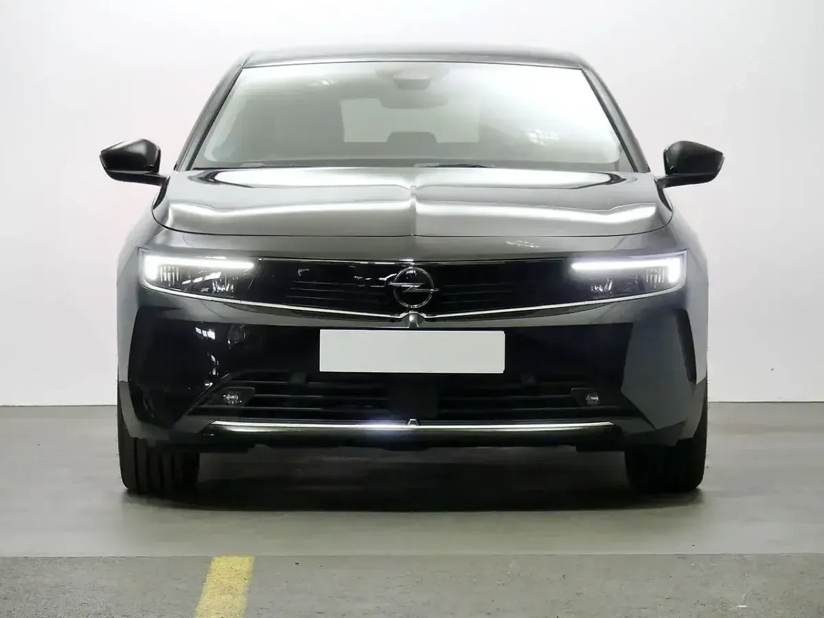 Usado Opel Astra Elegance 181 CV (133 kW) 2023 Negro Utilitario
