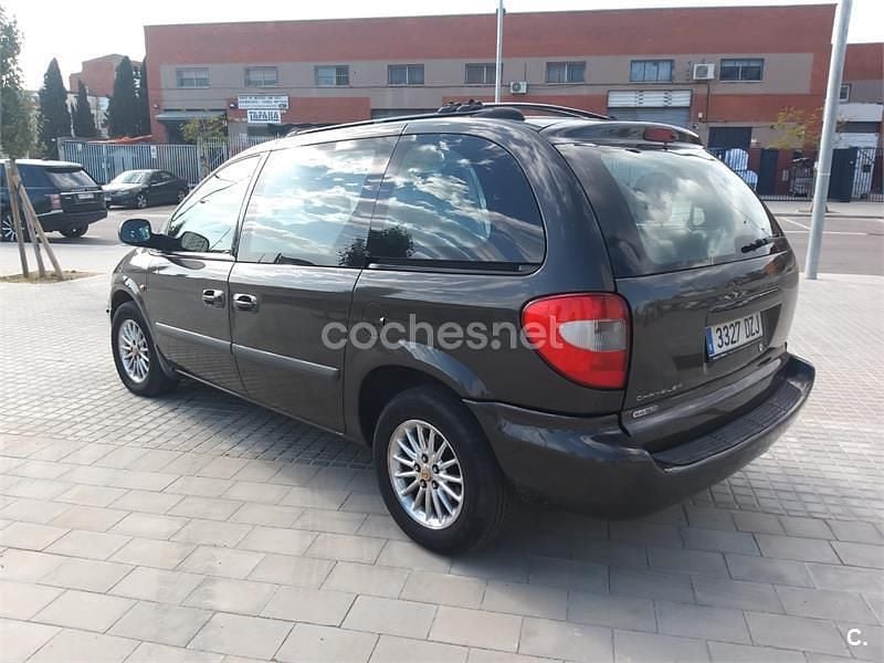 Usado Chrysler Voyager 143 CV (105 kW) 2006 Gris / plata Monovolumen