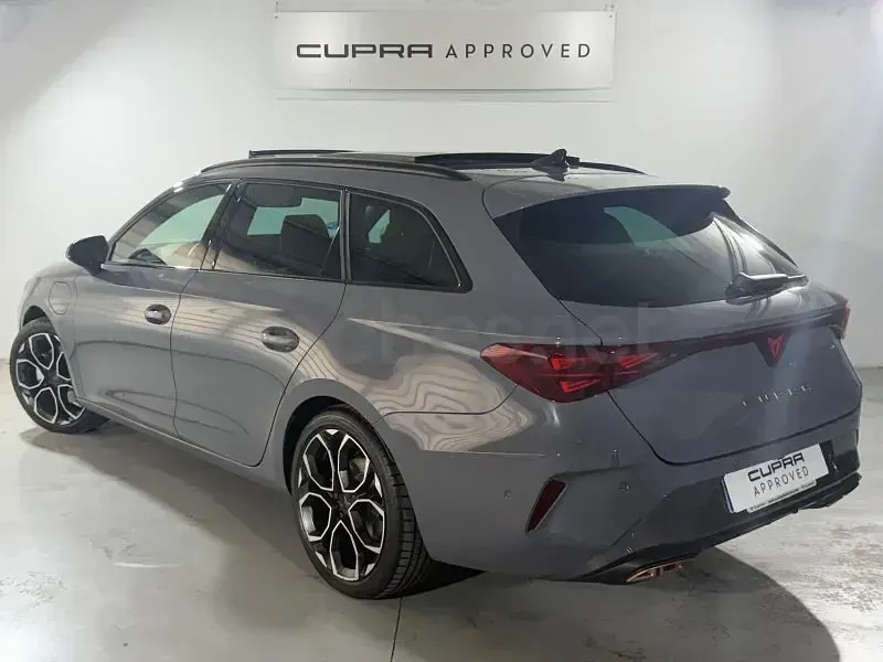 Usado Cupra Leon 204 CV (150 kW) 2026 Gris / plata Familiar