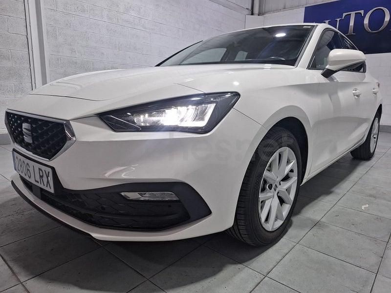Usado Seat Leon Style 115 CV (84 kW) 2021 Blanco Berlina