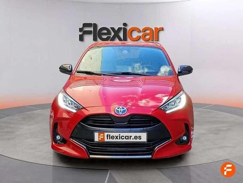Usado Toyota Yaris Hybrid Style 116 CV (85 kW) 2022 Rojo Utilitario
