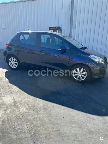 Usado Toyota Yaris Active 99 CV (72 kW) 2012 Azul Utilitario