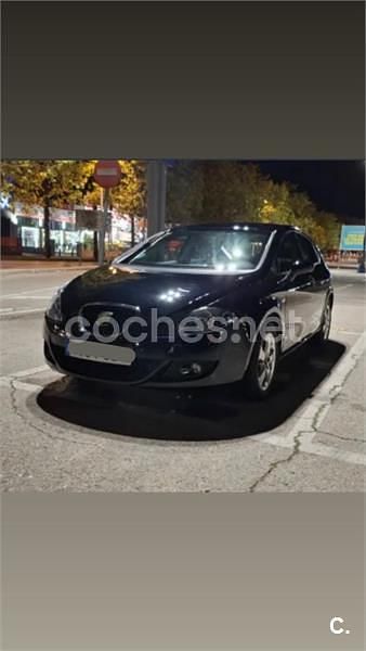 Usado Seat Leon Stylance 102 CV (75 kW) 2008 Negro Utilitario