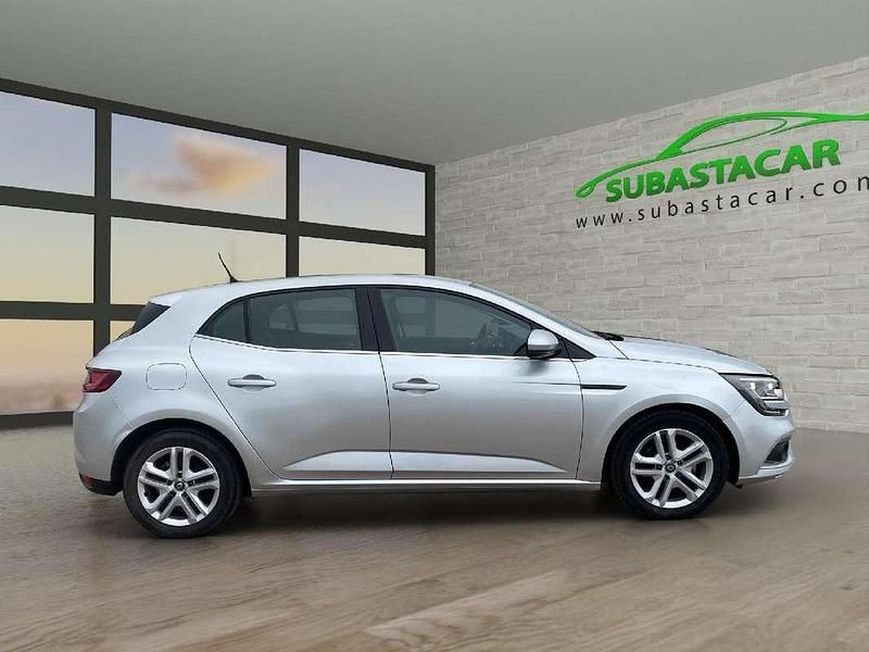 Usado Renault Mégane IV Business 116 CV (85 kW) 2019 Plateado Berlina