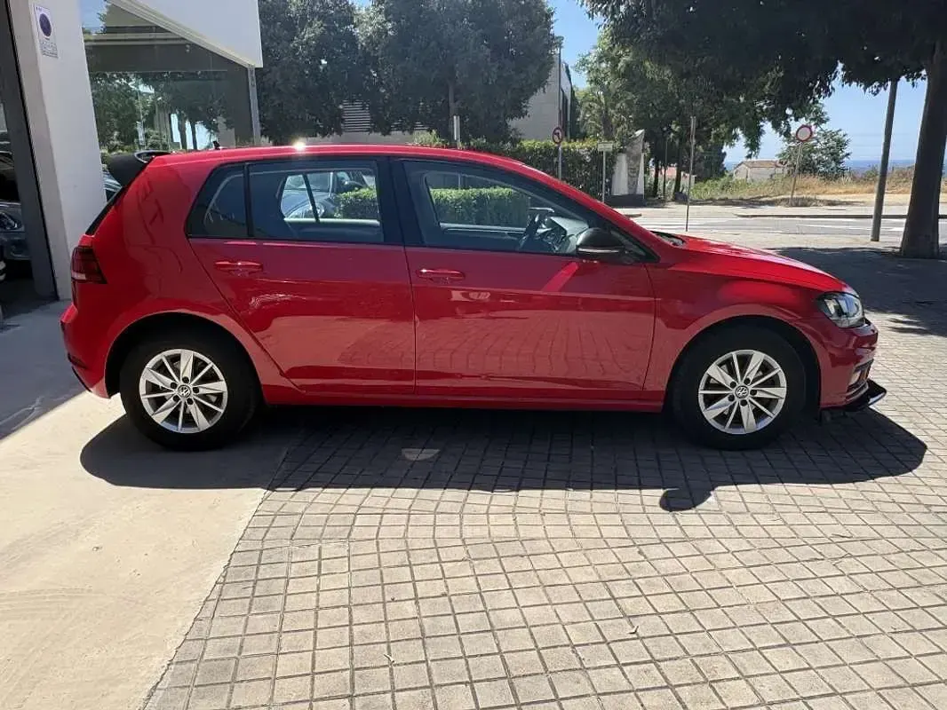 Usado VW Golf VII 116 CV (85 kW) 2019 Rojo Utilitario