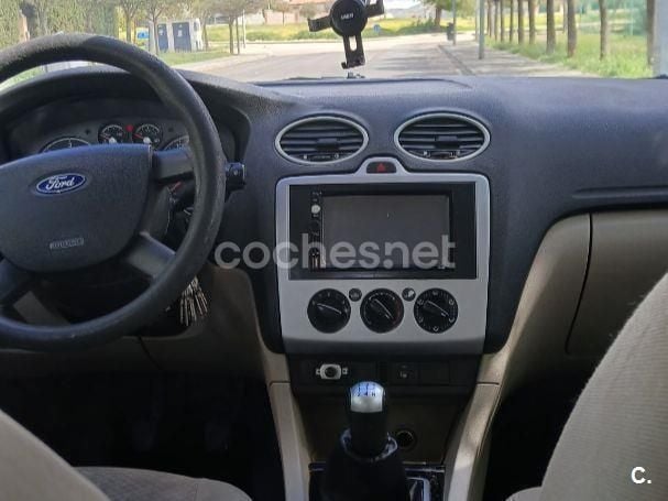 Usado Ford Focus Trend 115 CV (84 kW) 2006 Blanco Familiar