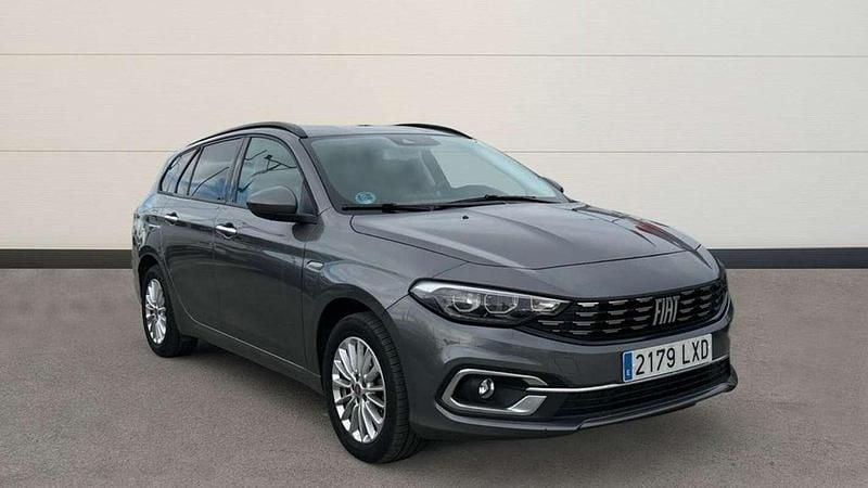 Usado Fiat Tipo Life 95 CV (69 kW) 2022 Gris Familiar