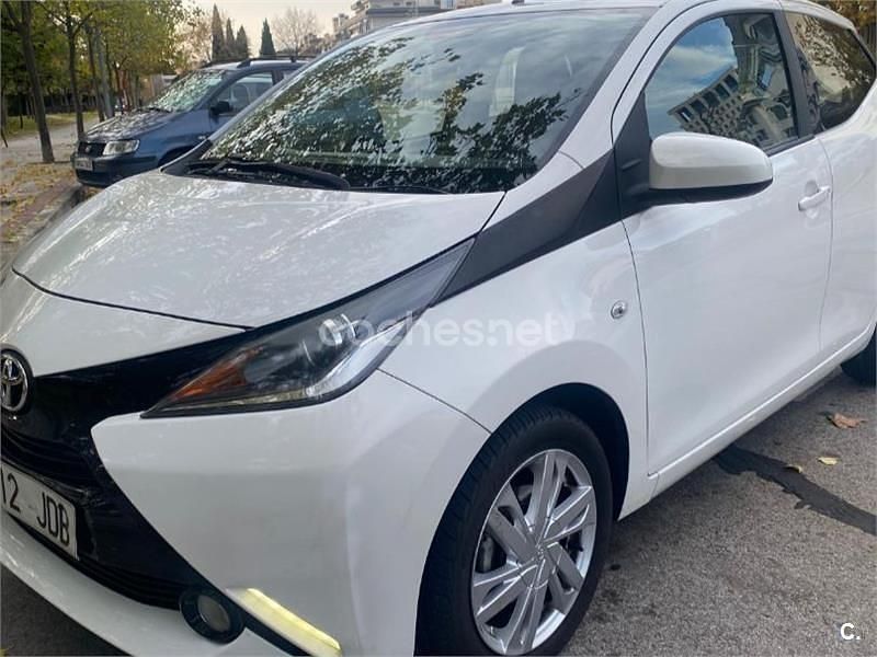 Blanco Usado 2016 Toyota Aygo X-play Utilitario | 7900 € (Precio justo) - Imagen 1/4