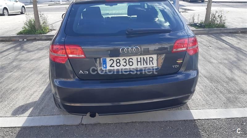 Usado Audi A3 Ambition 105 CV (77 kW) 2013 Marrón Berlina