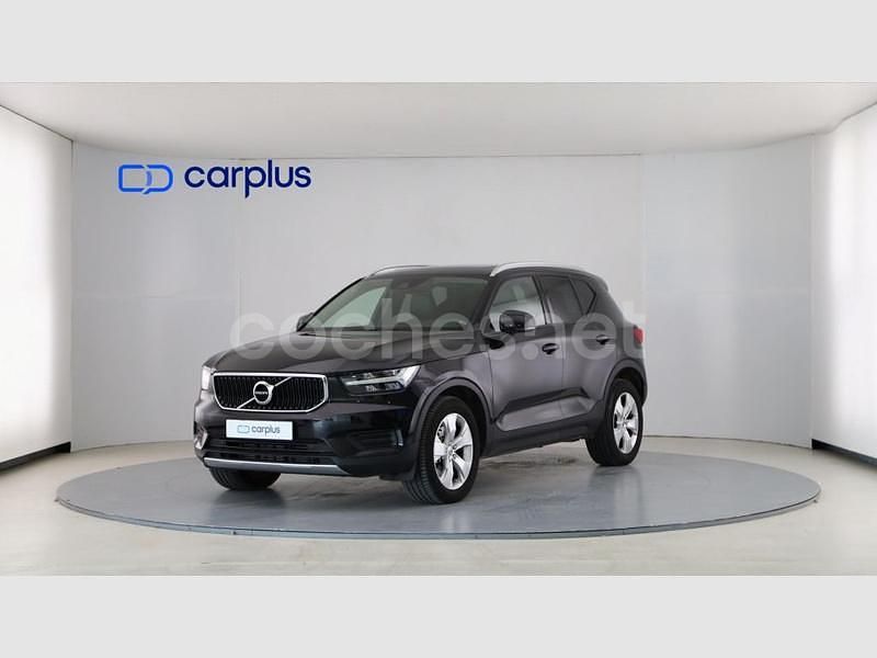 Negro onyx (metalizado) Usado 2019 Volvo XC40 Momentum SUV | 28.290 € (Precio justo) - Imagen 1/4