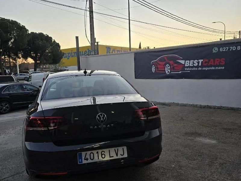 Usado VW Passat 122 CV (89 kW) 2022 Negro Familiar