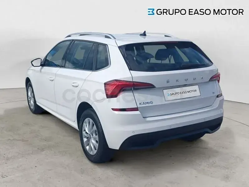 Usado Skoda Kamiq Ambition 110 CV (80 kW) 2021 Blanco SUV