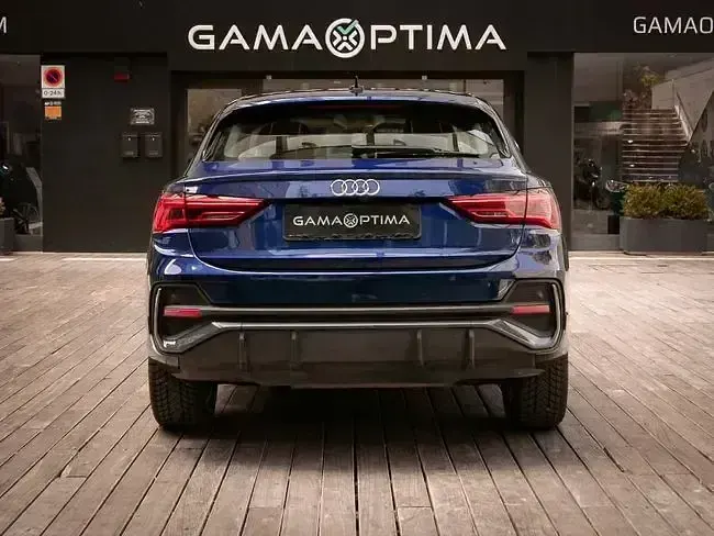 Usado Audi Q3 Sportback Attraction 245 CV (180 kW) 2021 Azul SUV