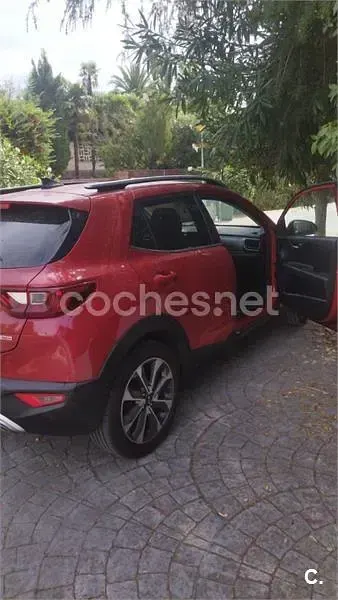 Usado Kia Stonic 100 CV (73 kW) 2020 Rojo SUV