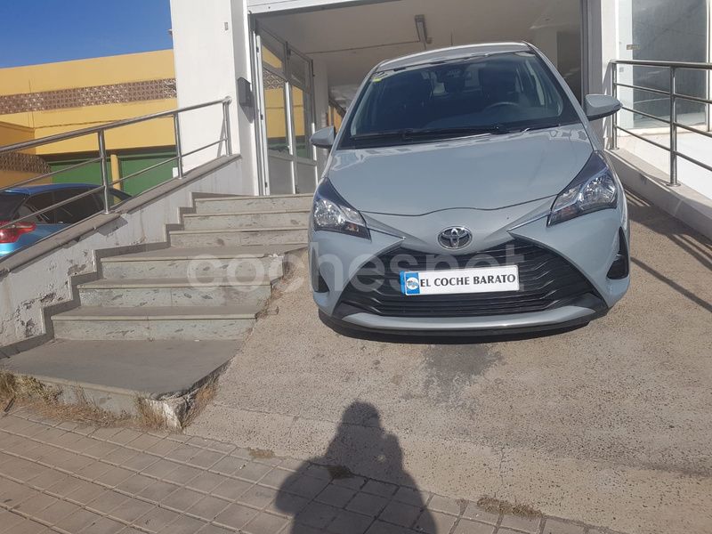 Gris / plata Usado 2017 Toyota Yaris Active Berlina | 15.800 € (Un poco caro) - Imagen 1/4