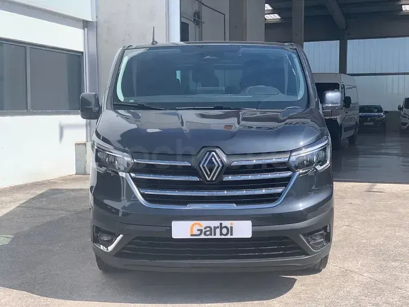 Usado Renault Trafic Equilibre 150 CV (110 kW) 2025 Gris / plata Monovolumen