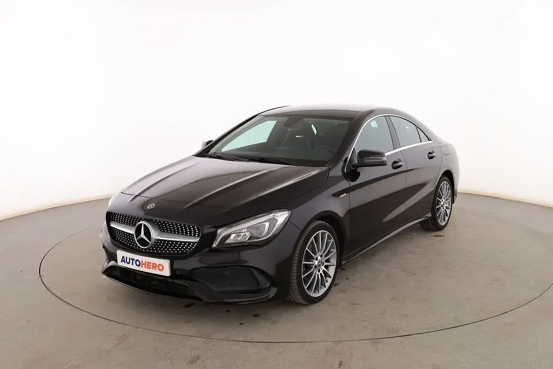 Usado Mercedes CLA180 Urban 122 CV (89 kW) 2019 Berlina