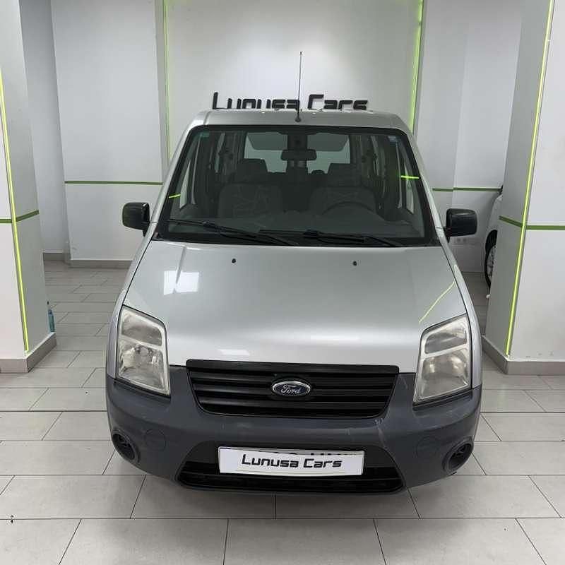 Usado Ford Tourneo 90 CV (66 kW) 2012 Plateado Familiar