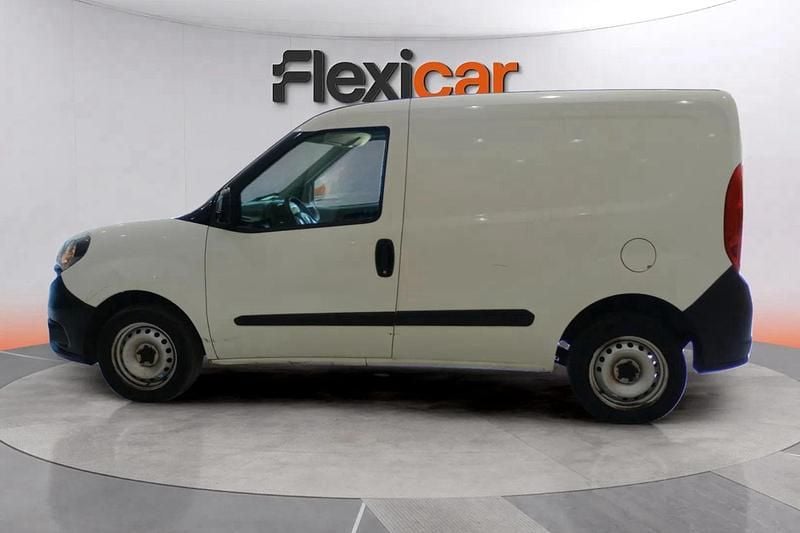 Usado Fiat Doblò Active 90 CV (66 kW) 2019 Blanco Monovolumen