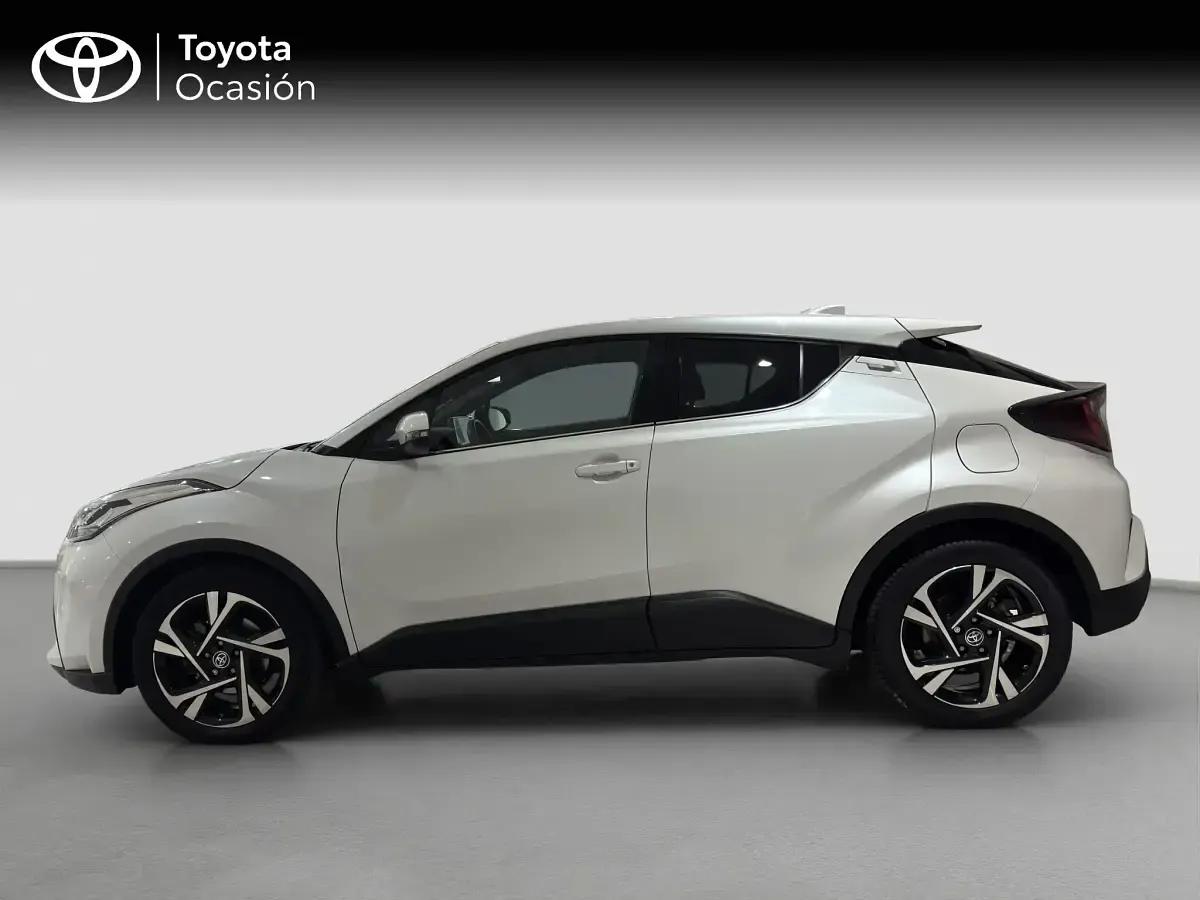 Begagnad Toyota C-HR Advance 184 HK (135 kW) 2022 Vit SUV