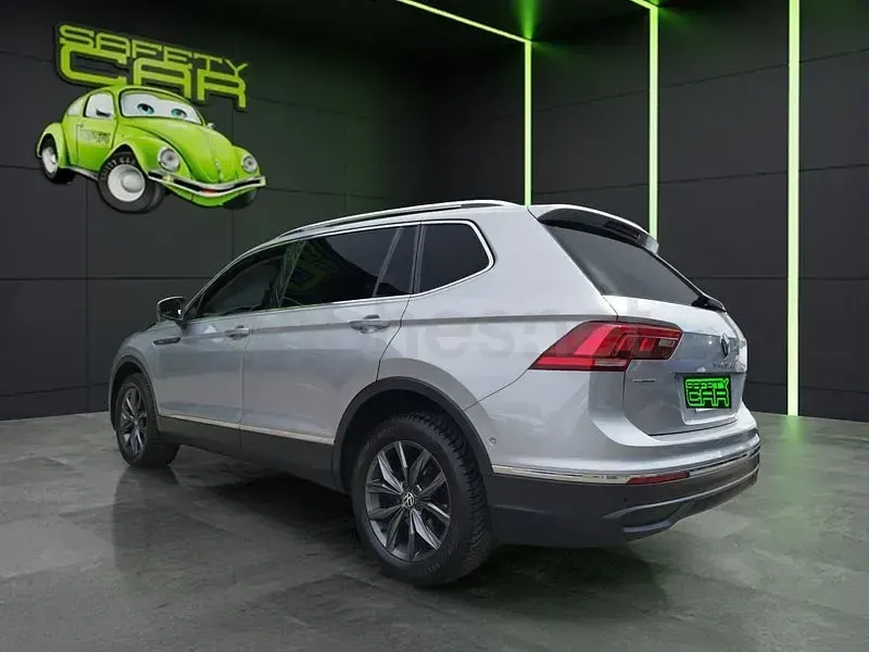 Usado VW Tiguan Allspace Life 150 CV (110 kW) 2022 Gris / plata SUV