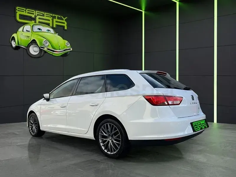 Używany Seat Leon CONNECT 125 KM (91 kW) 2016 Biały Kombi