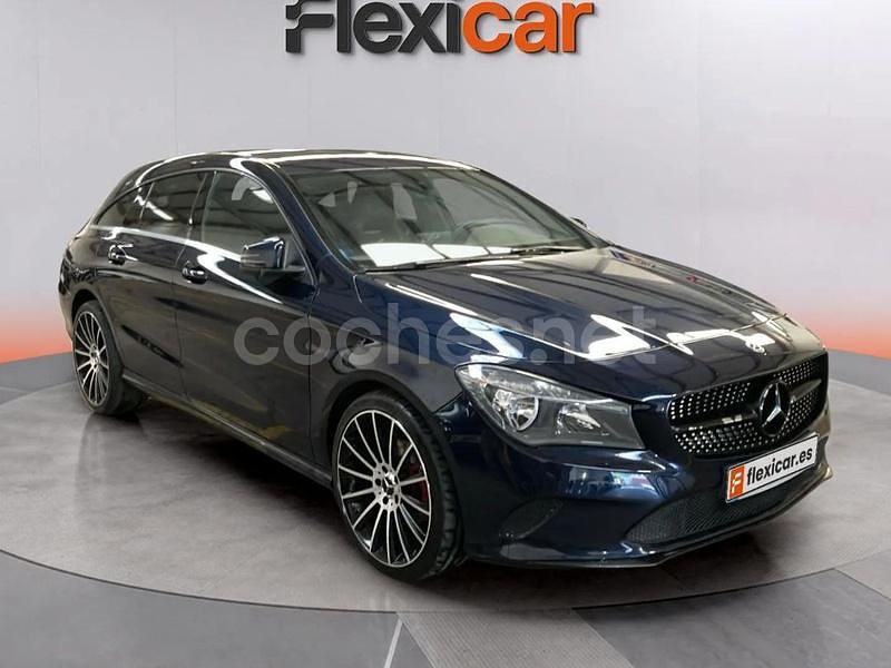 Azul Usado 2017 Mercedes CLA200 Shooting Brake Familiar | 16.970 € (Precio justo) - Imagen 1/4
