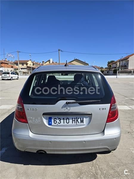 Usado Mercedes A180 Style 109 CV (80 kW) 2012 Gris / plata Berlina