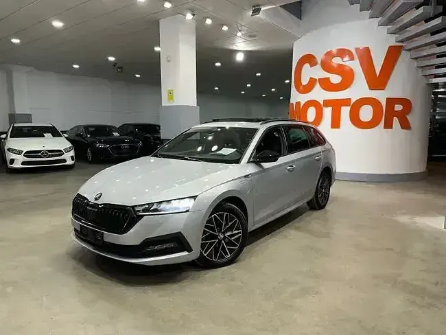 Usado Skoda Octavia 204 CV (150 kW) 2022 Gris Familiar