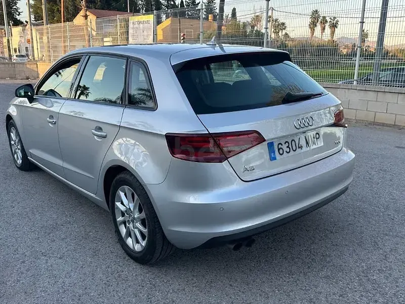 Usado Audi A3 Ambition 150 CV (110 kW) 2013 Gris / plata Berlina