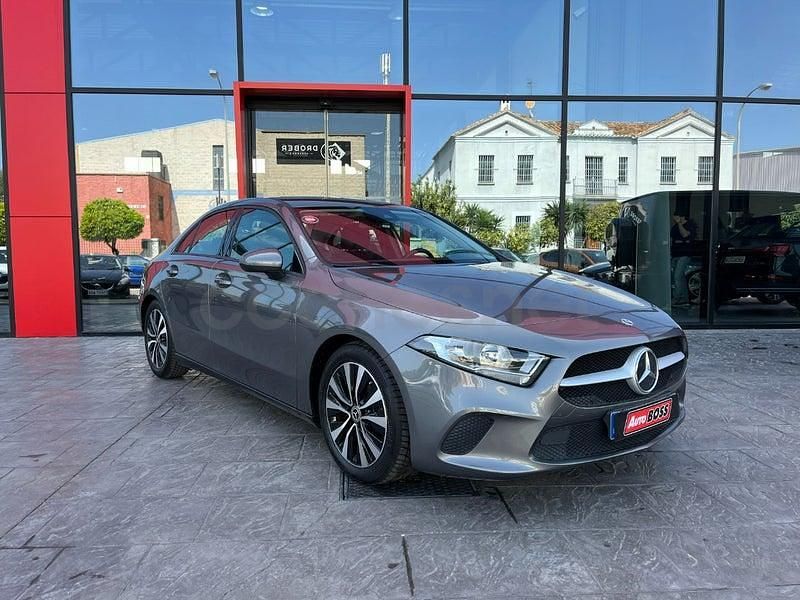 Usado Mercedes A180 136 CV (100 kW) 2022 Gris / plata Berlina