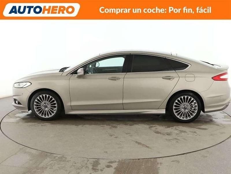 Usado Ford Mondeo Titanium 179 CV (131 kW) 2016 Plateado Berlina
