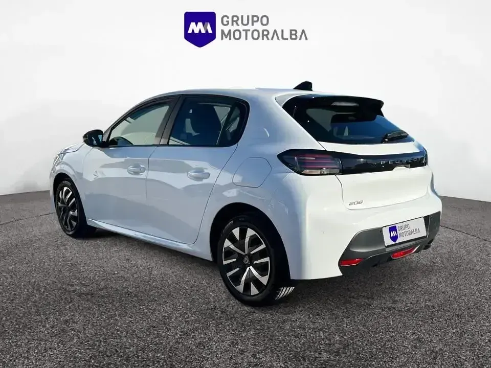 Usado Peugeot 208 Active 100 CV (73 kW) 2024 Blanco Utilitario