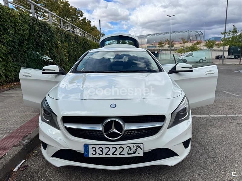 Blanco Usado 2015 Mercedes CLA200 Shooting Brake Familiar | 12.900 € (Un poco caro) - Imagen 1/4